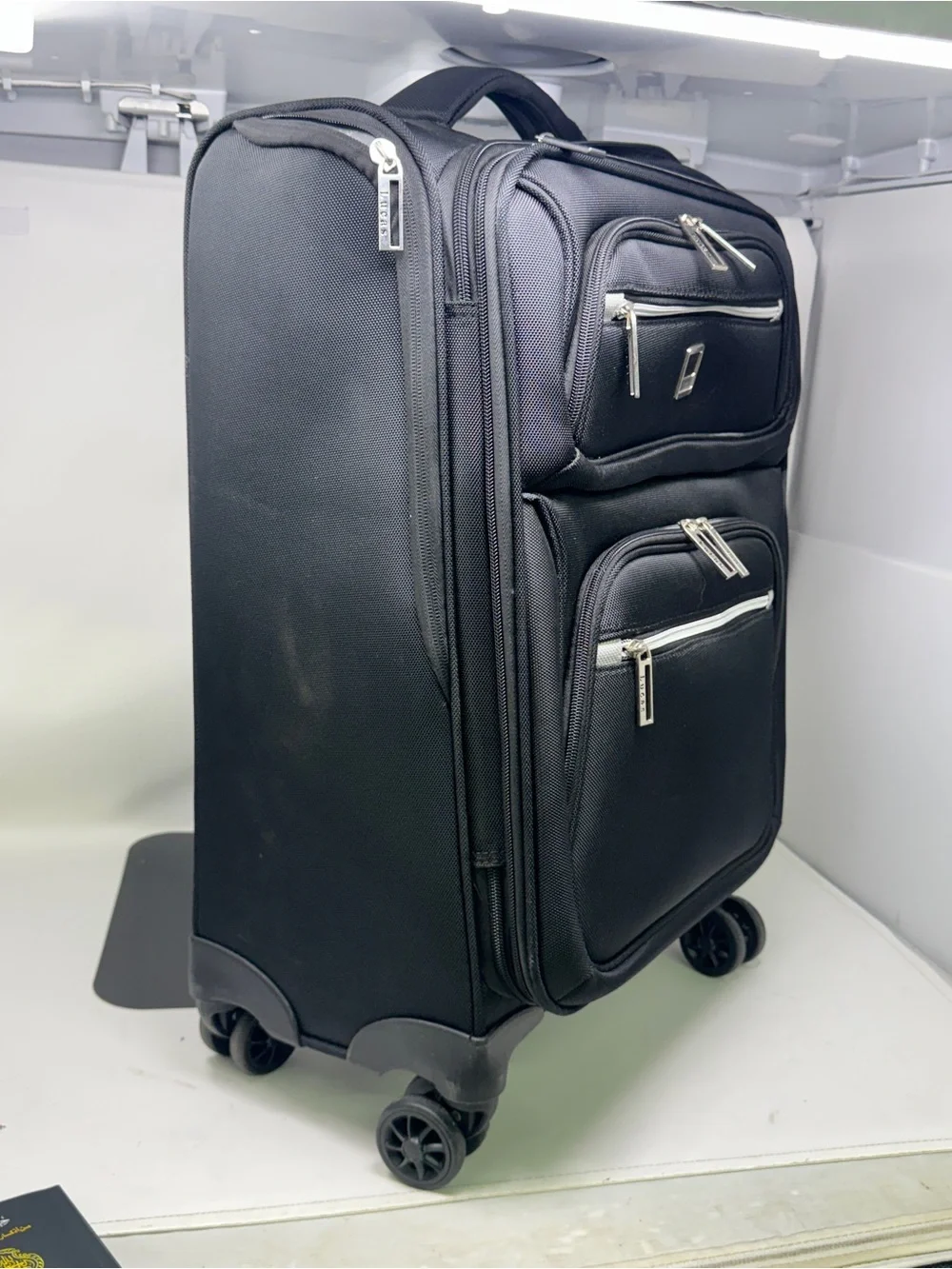 LUCAS LIGHTWEIGHT CARRY ON LUGGAGE SPINNER WHEELS 22in